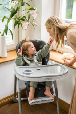 Momi Yumtis Dark Grey Kinderstoel KRKA00001 16 Momi Yumtis Dark Grey Kinderstoel KRKA00001 -LiefjesHoek Verkoop Momi Yumtis 1