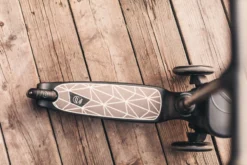 Scoot And Ride Brown Lines Highwaykick 2 Step SR-96526 -LiefjesHoek Verkoop Scoot and Ride Brown Lines Highwaykick 2 Step SR 96526 .sfeer 4