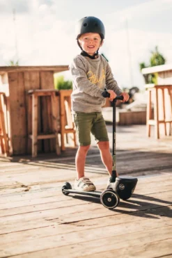 Scoot And Ride Green Lines Highwaykick 2 Step SR-96525 -LiefjesHoek Verkoop Scoot and Ride Green Lines Highwaykick 2 Step SR 96525 .sfeer 1