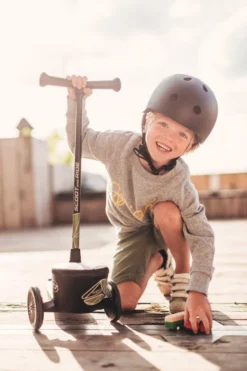 Scoot And Ride Green Lines Highwaykick 2 Step SR-96525 -LiefjesHoek Verkoop Scoot and Ride Green Lines Highwaykick 2 Step SR 96525 .sfeer 3