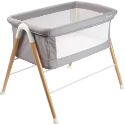 Babygo Goodnight Grey Wieg 4361 -LiefjesHoek Verkoop babygo goodnight grey wieg aan bed 2