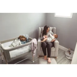 Babygo Goodnight Beige Wieg 4362 -LiefjesHoek Verkoop babygo goodnight wieg aan bed sfeer 3 1