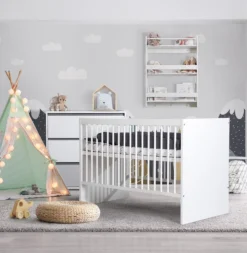 Babykamer Jasmijn: Ledikant En Commode