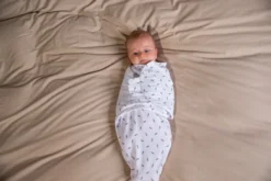 Bo Jungle B-Wrap Grey Feathers Small Wikkeldeken B172300 -LiefjesHoek Verkoop bo jungle b wrap grey feathers small wikkeldeken b172300 3