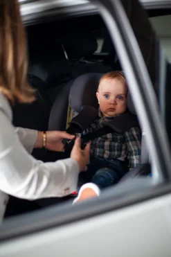 Ding Cruz Light Grey 360° Isofix Autostoel 0-36kg DI-101921 -LiefjesHoek Verkoop di 101919 lifestyle 02a 2