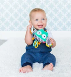 Infantino Flutter & Jitter Uil Buggyspeeltje BK-216320 -LiefjesHoek Verkoop infantino flutter jitter uil buggyspeeltje bk 216320 1 1920x1920