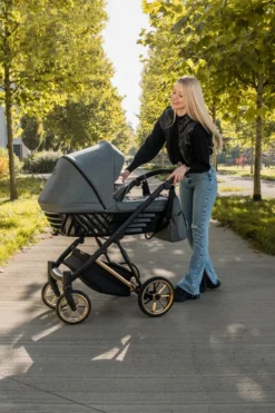 Kunert Ivento Premium Gold Deep Black 2-in-1 Kinderwagen IVE-12-GOLD -LiefjesHoek Verkoop kunert ivento premium gold caramel macchiato 2 in 1 kinderwagen ive 10 gold 5