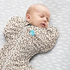 Love To Dream Swaddle Up 1.0 Animal Beige Small 3-6 Kg Inbakerslaapzak L1001252BGES 9 Love To Dream Swaddle Up 1.0 Animal Beige Small 3-6 Kg Inbakerslaapzak L1001252BGES -LiefjesHoek Verkoop love to dream swaddle up 1.0 animal beige 3
