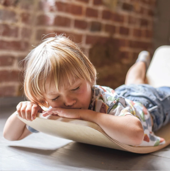 Luna Toys Houten Balansbord Met Grijs Vilt LU-37001 6 Luna Toys Houten Balansbord Met Grijs Vilt LU-37001 - Afbeelding 6