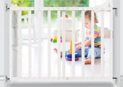 Noma Wit Houten Uitschuifbaar Traphek/Veiligheidshek 94153 -LiefjesHoek Verkoop main white wooden gate 4