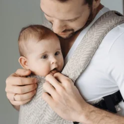 Zaffiro City Geo Blue Steel Ergonomische Draagzak 8241 8 Zaffiro City Geo Blue Steel Ergonomische Draagzak 8241 -LiefjesHoek Verkoop zaffiro city beige leaves ergonomische draagzak 3 3