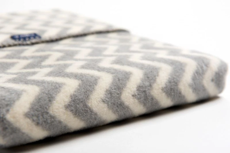 Zaffiro Grijs & Ecru Zigzag 75 X 100 Cm Wiegdeken 40771 2 Zaffiro Grijs & Ecru Zigzag 75 X 100 Cm Wiegdeken 40771 - Afbeelding 2