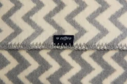 Zaffiro Grijs & Ecru Zigzag 75 X 100 Cm Wiegdeken 40771 7 Zaffiro Grijs & Ecru Zigzag 75 X 100 Cm Wiegdeken 40771 -LiefjesHoek Verkoop zaffiro deken zigzag grijs wit ka1 3 2